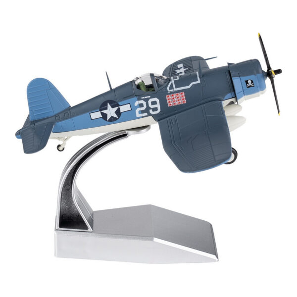 412711 99 01 <p>Ontdek het gedetailleerde Die-cast Model van de F4U Corsair in schaal 1:72. Dit iconische gevechtsvliegtuig, beroemd om zijn unieke omgekeerde vleugels en belangrijke rol in de Stille Oceaan tijdens de Tweede Wereldoorlog, staat stevig op een standaard. Een must-have voor verzamelaars en liefhebbers van militaire luchtvaart, vervaardigd met een metalen basis en plastic onderdelen voor een authentieke uitstraling.</p>