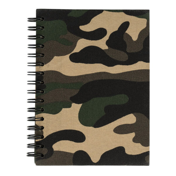 419228 51 01 Ontdek ons Notitieboek A6, vervaardigd van 100% papier, ideaal voor al je aantekeningen, schetsen of planningen. Dit robuuste notitieboek in de stijlvolle Woodland-kleur biedt een perfecte combinatie van functionaliteit en camouflage-look, waardoor het een uitstekende keuze is voor zowel outdoor avonturen als dagelijks gebruik. Compact en praktisch, het Notitieboek A6 past gemakkelijk in je tas en is altijd binnen handbereik.