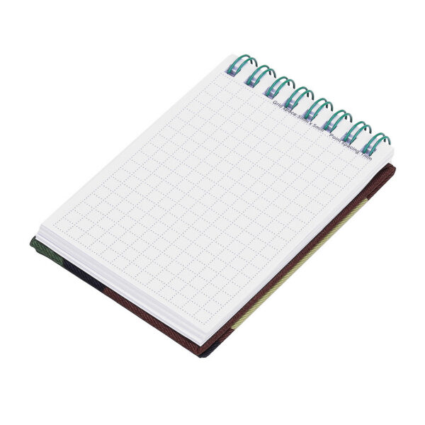 419229 51 03 <p>Ontdek het Notitieboek A7, perfect voor al uw notities en ideeën. Dit praktische notitieboek is vervaardigd uit 100% papier, wat zorgt voor een duurzame en betrouwbare schrijfervaring. Verkrijgbaar in een stijlvolle Woodland kleur, is dit notitieboek niet alleen functioneel maar ook een uitstekende aanvulling op uw outdoor uitrusting. Ideaal voor avonturiers en creatieve geesten die hun gedachten willen vastleggen, waar ze ook zijn.</p>