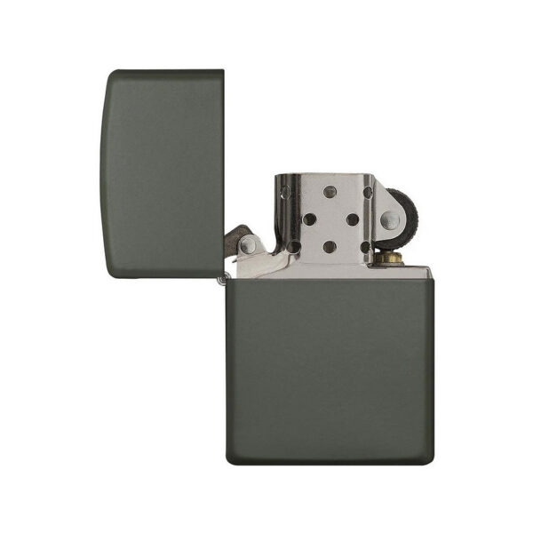 421303 99 02 <p>Ontdek de betrouwbare Zippo aansteker in mat groen, ontworpen voor optimale windbestendigheid en een iconische klik. Deze robuuste metalen aansteker is hervulbaar en gaat een leven lang mee, ideaal voor de avontuurlijke buitenmens. Elke Zippo komt verpakt in een geschenkdoos en is perfect te combineren met originele Zippo premium aanstekerbenzine, vuursteentjes en lonten. Met de legendarische Zippo garantie bent u verzekerd van kwaliteit en duurzaamheid.</p>