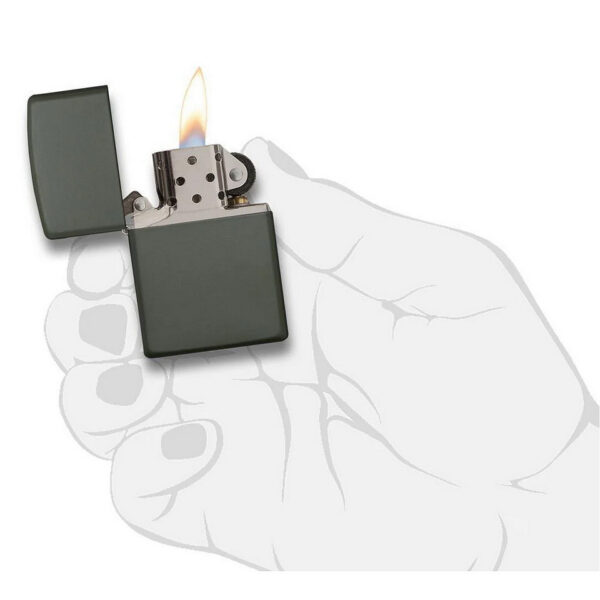 421303 99 04 <p>Ontdek de betrouwbare Zippo aansteker in mat groen, ontworpen voor optimale windbestendigheid en een iconische klik. Deze robuuste metalen aansteker is hervulbaar en gaat een leven lang mee, ideaal voor de avontuurlijke buitenmens. Elke Zippo komt verpakt in een geschenkdoos en is perfect te combineren met originele Zippo premium aanstekerbenzine, vuursteentjes en lonten. Met de legendarische Zippo garantie bent u verzekerd van kwaliteit en duurzaamheid.</p>