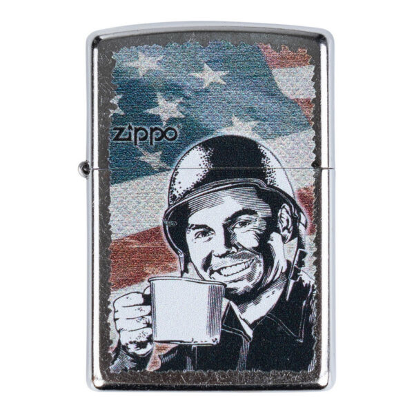 421367 99 01 <p>Ontdek de Limited Edition Zippo G.I. Joe Coffee aansteker, geïnspireerd op het iconische G.I. Joe-thema uit de Amerikaanse oorlogstijd. Deze windbestendige aansteker met unieke Zippo-klik biedt een vintage illustratie die de kameraadschap en doorzettingsvermogen aan het front symboliseert. Gemaakt van duurzaam metaal, deze hervulbare aansteker gaat levenslang mee en wordt geleverd in een stijlvolle geschenkdoos. Perfect voor zowel verzamelaars als outdoorliefhebbers, met de garantie van Zippo voor kwaliteit en betrouwbaarheid.</p>
