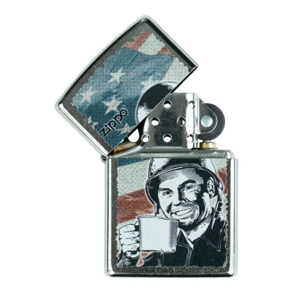 421367 99 02 <p>Ontdek de Limited Edition Zippo G.I. Joe Coffee aansteker, geïnspireerd op het iconische G.I. Joe-thema uit de Amerikaanse oorlogstijd. Deze windbestendige aansteker met unieke Zippo-klik biedt een vintage illustratie die de kameraadschap en doorzettingsvermogen aan het front symboliseert. Gemaakt van duurzaam metaal, deze hervulbare aansteker gaat levenslang mee en wordt geleverd in een stijlvolle geschenkdoos. Perfect voor zowel verzamelaars als outdoorliefhebbers, met de garantie van Zippo voor kwaliteit en betrouwbaarheid.</p>