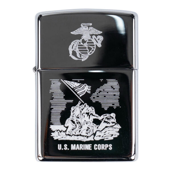 421378 99 01 <p>Ontdek de Limited Edition Zippo Aansteker ter ere van het U.S. Marine Corps. Deze stoere en tijdloze aansteker is een eerbetoon aan de kracht en discipline van de Amerikaanse strijdkrachten. Met een windbestendig ontwerp en de iconische Zippo-klik, is deze metalen aansteker perfect voor elke gelegenheid. De hervulbare aansteker gaat een leven lang mee en wordt geleverd in een stijlvolle geschenkdoos. Een must-have voor verzamelaars en liefhebbers van militaire uitrusting.</p>
