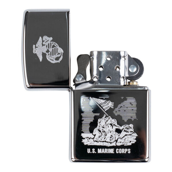 421378 99 03 <p>Ontdek de Limited Edition Zippo Aansteker ter ere van het U.S. Marine Corps. Deze stoere en tijdloze aansteker is een eerbetoon aan de kracht en discipline van de Amerikaanse strijdkrachten. Met een windbestendig ontwerp en de iconische Zippo-klik, is deze metalen aansteker perfect voor elke gelegenheid. De hervulbare aansteker gaat een leven lang mee en wordt geleverd in een stijlvolle geschenkdoos. Een must-have voor verzamelaars en liefhebbers van militaire uitrusting.</p>