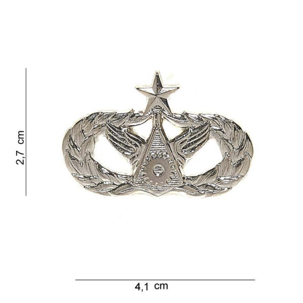 441008 1188 75 01 Het metalen embleem Star wing #7050 is een stijlvolle toevoeging aan uw militaire of outdoor uitrusting. Dit hoogwaardige embleem is vervaardigd uit duurzaam metaal en beschikt over een unieke tekst en afbeelding. Verkrijgbaar in diverse kleuren, past het perfect bij uw persoonlijke stijl. Of u het nu als decoratie of als onderdeel van uw uitrusting gebruikt, dit embleem voegt een herkenbare en professionele uitstraling toe.