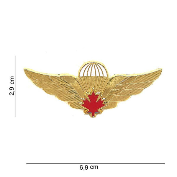 441011 1171 75 01 <p>Het Embleem metaal parawing Canada #6056 is een stijlvol en origineel embleem dat vervaardigd is uit hoogwaardig metaal. Dit embleem, dat een unieke tekst en afbeelding bevat, is perfect voor het personaliseren van uw militaire en outdoor uitrusting. Verkrijgbaar in diverse kleuren, voegt dit embleem een persoonlijk tintje toe aan uw look. Of u het nu aan uw tas of kleding bevestigt, dit embleem is een must-have voor elke liefhebber van militaire en outdoor activiteiten.</p>