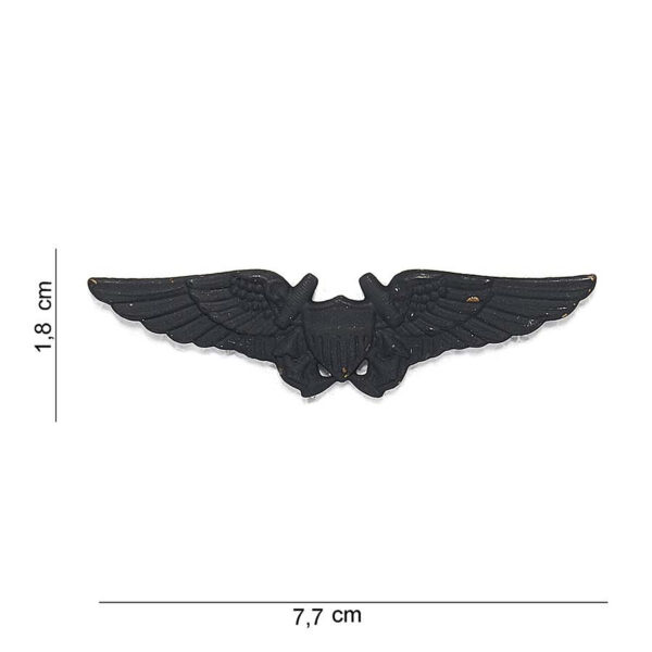 441015 1197 75 01 <p>Ontdek het metaal wing black embleem (#7015), een robuust en stijlvol accessoire voor elke militair of outdoor enthusiast. Dit embleem, vervaardigd uit hoogwaardig metaal, is voorzien van een unieke tekst en afbeelding die je gear een persoonlijk tintje geven. Verkrijgbaar in diverse kleuren, is dit embleem de perfecte aanvulling op je uitrusting. Geef je outfit een extra dimensie en laat zien waar je voor staat met dit opvallende embleem.</p>