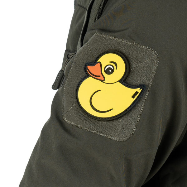 444130 3854 99 03 <p>Voeg een speelse touch toe aan je uitrusting met het Embleem 3D PVC Rubber Duck in felgeel. Dit unieke embleem is vervaardigd van duurzaam PVC en is eenvoudig te bevestigen dankzij het klittenband aan de achterzijde. Perfect voor het personaliseren van je militaire of outdoor gear, dit embleem is niet alleen een leuke toevoeging, maar ook een geweldige manier om je stijl te laten zien. Maak je uitrusting compleet en geef een knipoog aan je avonturen met dit unieke ontwerp.</p>
