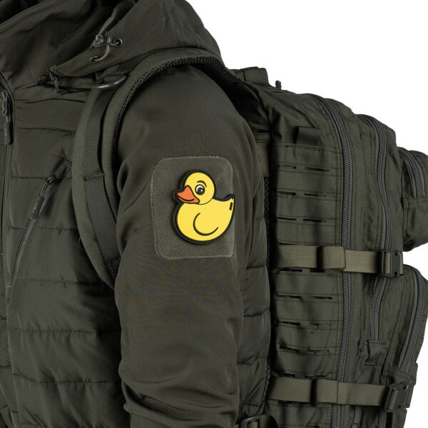 444130 3854 99 04 <p>Voeg een speelse touch toe aan je uitrusting met het Embleem 3D PVC Rubber Duck in felgeel. Dit unieke embleem is vervaardigd van duurzaam PVC en is eenvoudig te bevestigen dankzij het klittenband aan de achterzijde. Perfect voor het personaliseren van je militaire of outdoor gear, dit embleem is niet alleen een leuke toevoeging, maar ook een geweldige manier om je stijl te laten zien. Maak je uitrusting compleet en geef een knipoog aan je avonturen met dit unieke ontwerp.</p>