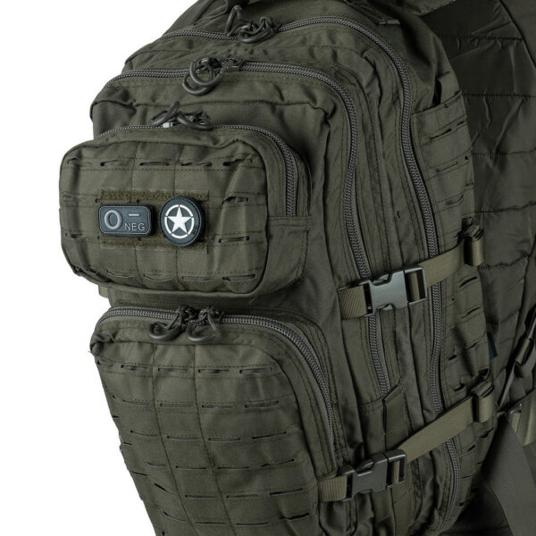 444130 5036 99 03 <p>Dit hoogwaardige 3D PVC embleem met een zwarte Allied ster is perfect voor het personaliseren van uw militaire of outdoor uitrusting. Voorzien van klittenband aan de achterzijde, kan het eenvoudig op verschillende materialen worden bevestigd. Dit embleem is geïnspireerd op de iconische sterren die werden gebruikt door geallieerde voertuigen tijdens de Tweede Wereldoorlog, en voegt een authentiek detail toe aan uw outfit.</p>