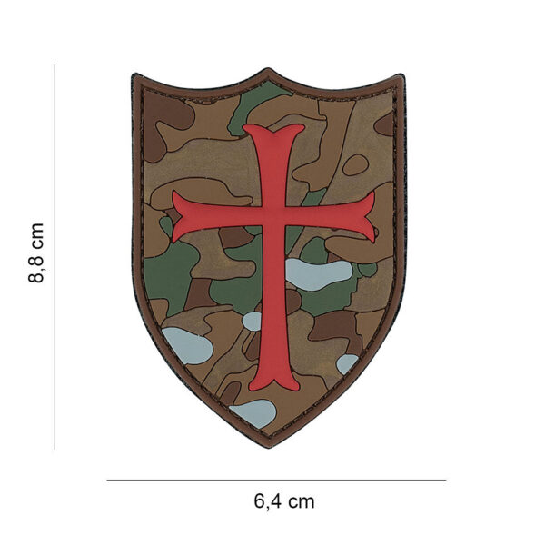 444130 5277 99 01 <p>Het Embleem 3D PVC Crusader camo #19052 is een robuust en stijlvol embleem dat perfect is voor elke militaire of outdooruitrusting. Gemaakt van duurzaam PVC en voorzien van klittenband aan de achterzijde, is het eenvoudig aan te brengen op jassen, rugzakken of andere uitrusting. Dit embleem voegt niet alleen een unieke uitstraling toe aan je gear, maar is ook ontworpen om bestand te zijn tegen de elementen. Een must-have voor elke avonturier!</p>