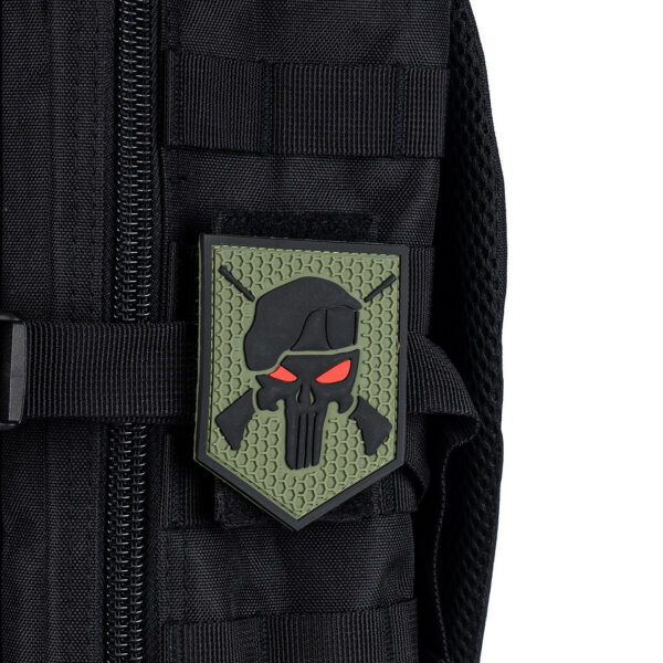 444130 5332 99 02 <p>Voeg een stoere uitstraling toe aan je uitrusting met het Embleem 3D PVC Commando Punisher in groen (#9012). Dit hoogwaardige embleem is vervaardigd van duurzaam PVC en beschikt over een praktische klittenbandsluiting aan de achterzijde, waardoor het eenvoudig te bevestigen is op kleding of gear. Perfect voor militaire en outdoor liefhebbers die een statement willen maken. Met dit embleem onderscheid je jezelf en laat je zien dat je klaar bent voor avontuur.</p>