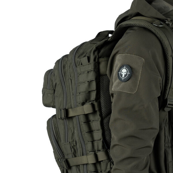 444130 5349 99 03 <p>Het 3D PVC Punisher vizier embleem #20026 is een opvallend en stoer accessoire voor elke militaire of outdoor enthousiasteling. Dit embleem is voorzien van een praktisch klittenband aan de achterzijde, waardoor het eenvoudig op verschillende oppervlakken te bevestigen is. Dankzij de glow-in-the-dark functie springt dit embleem echt in het oog, zelfs in het donker. Perfect voor het personaliseren van uitrusting of als aanvulling op je collectie.</p>