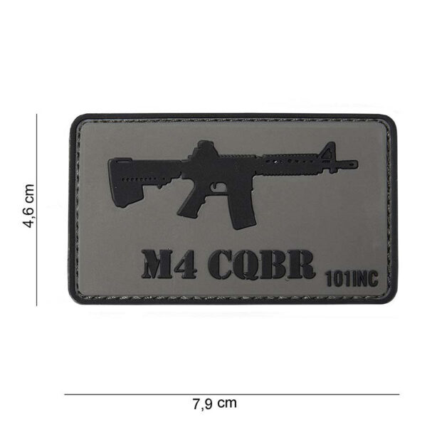 444130 3753 99 01 <p>Voeg een stoere uitstraling toe aan je uitrusting met het Embleem 3D PVC M4 CQBR #10030. Dit hoogwaardige embleem is vervaardigd van stevig PVC en is ideaal voor gebruik op militaire en outdoor kleding. Dankzij de klittenband aan de achterzijde is het eenvoudig te bevestigen en te verwijderen, waardoor je snel kunt wisselen van embleem. Perfect voor zowel verzamelaars als actieve buitensporters die hun gear willen personaliseren.</p>