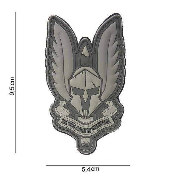 444130 3819 99 01 <p>Ontdek het 3D PVC Spartan embleem in stijlvolle grijze uitvoering (#10098). Dit hoogwaardige embleem is voorzien van een stevige klittenband aan de achterzijde, waardoor het eenvoudig te bevestigen is op uw kleding of uitrusting. Perfect voor het personaliseren van uw militaire of outdoor gear, voegt dit embleem niet alleen een stoere uitstraling toe, maar is het ook duurzaam en praktisch in gebruik. Een must-have voor iedere avontuurlijke geest!</p>