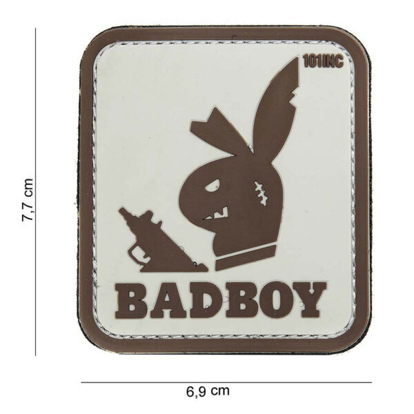 444130 3882 99 01 <p>Ontdek het stijlvolle Embleem 3D PVC Badboy in beige (#14044), een veelzijdige toevoeging aan je militaire of outdoor uitrusting. Dit hoogwaardige embleem is ontworpen met een sterke klittenbandsluiting aan de achterzijde, waardoor het eenvoudig te bevestigen is op jassen, rugzakken of andere gear. Perfect voor iedereen die zijn persoonlijkheid wil uitdragen, dit embleem is niet alleen functioneel maar ook een echte eye-catcher.</p>