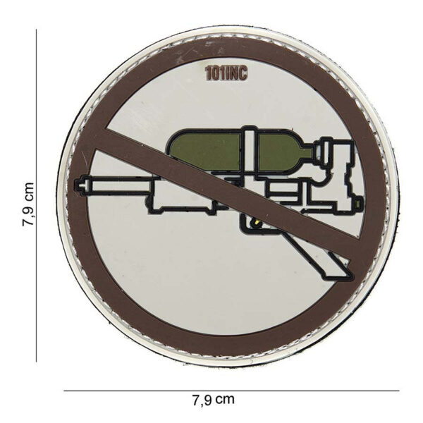 444130 3956 99 01 <p>Voeg een unieke touch toe aan je uitrusting met het 3D PVC Embleem Super Soaker in bruin (#14053). Dit hoogwaardige embleem is voorzien van een sterke klittenbandsluiting aan de achterzijde, waardoor je het eenvoudig kunt bevestigen op kleding, tassen of andere uitrusting. Met zijn opvallende design is dit embleem niet alleen functioneel, maar ook een echte eye-catcher voor elke outdoor- en militaire liefhebber. Perfect voor personalisatie en het creëren van een stoere uitstraling.</p>