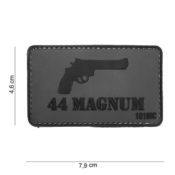 444130 4029 99 01 <p>Het 3D PVC embleem 44 Magnum #16073 is een stoer en veelzijdig accessoire voor elke outdoor- en militaire uitrusting. Dit embleem is voorzien van een stevige klittenband aan de achterzijde, waardoor het eenvoudig te bevestigen is op jassen, rugzakken of andere uitrustingen. Met zijn opvallende ontwerp voegt het niet alleen karakter toe, maar ook een persoonlijke touch aan je gear. Perfect voor de echte liefhebber van tactische en outdoor producten.</p>