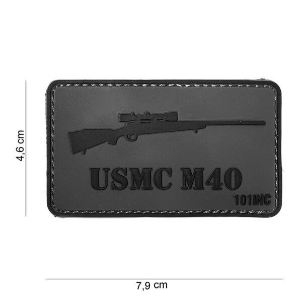 444130 4035 99 01 <p>Ontdek het Embleem 3D PVC USMC M40 #15081, een stevig en duurzaam embleem met klittenband aan de achterzijde. Dit embleem is perfect voor het personaliseren van uw militaire of outdoor uitrusting. Met zijn hoogwaardige PVC-materiaal is het niet alleen stijlvol, maar ook bestand tegen de elementen. Voeg een stoere touch toe aan uw gear met dit iconische embleem dat de trots van het US Marine Corps uitstraalt.</p>