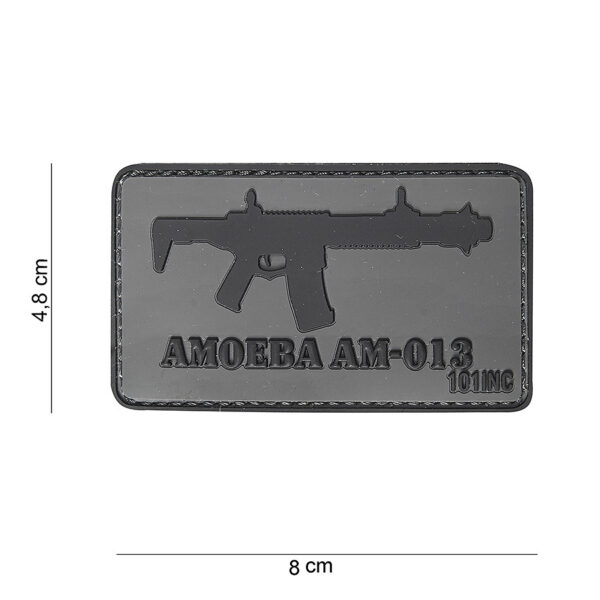 444130 4057 99 01 <p>Het Embleem 3D PVC Amoeba AM-013 #16072 is een veelzijdig en stijlvol embleem dat perfect is voor elke militaire of outdoor outfit. Gemaakt van duurzaam PVC, beschikt het embleem over een handige klittenband aan de achterzijde, waardoor het eenvoudig te bevestigen is op kleding, tassen of uitrusting. Dit embleem voegt niet alleen een unieke uitstraling toe, maar is ook een uitstekende manier om je persoonlijke stijl of groepsidentiteit uit te drukken.</p>