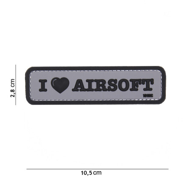 444130 4082 99 01 <p>Het Embleem 3D PVC 'I love Airsoft' in grijs is een unieke toevoeging voor elke airsoft-enthousiast. Met een praktische klittenband achterzijde bevestig je het embleem eenvoudig aan je gear of kleding. Dit hoogwaardige PVC-embleem laat jouw passie voor airsoft op een stijlvolle manier zien. Ideaal voor zowel dagelijks gebruik als tijdens airsoft-evenementen. Draag je liefde voor het spel met trots!</p>