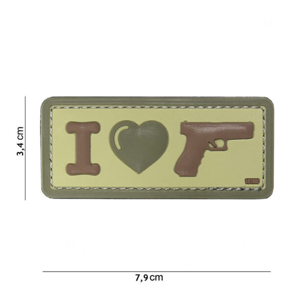 444130 4090 99 01 <p>Het 3D PVC embleem 'I Love my sidearm' in de kleur coyote is een perfecte toevoeging voor elke militaire of outdoor uitrusting. Met een handige klittenband aan de achterzijde is het eenvoudig te bevestigen aan kleding, tassen of andere uitrusting. Dit embleem is niet alleen een leuke uitdrukking van je passie voor vuurwapens, maar ook een duurzaam en opvallend accessoire voor elke avontuurlijke geest.</p>