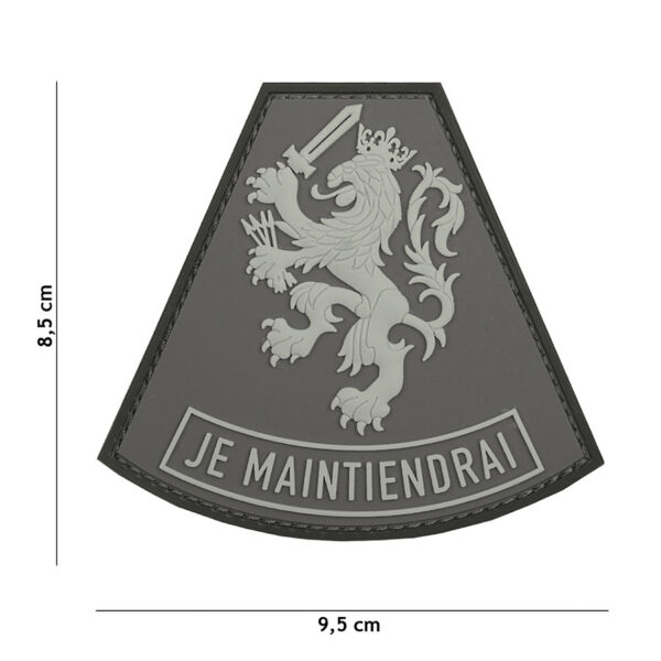 444130 4097 99 01 <p>Het Embleem 3D PVC Je Maintiendrai in grijs #1094 is een stevig en duurzaam embleem dat perfect is voor jouw militaire of outdoor uitrusting. Gemaakt van hoogwaardig PVC, beschikt dit embleem over klittenband aan de achterzijde, waardoor je het eenvoudig kunt bevestigen op jassen, rugzakken of andere gear. Voeg een stijlvolle en robuuste touch toe aan je outfit met dit iconische embleem.</p>