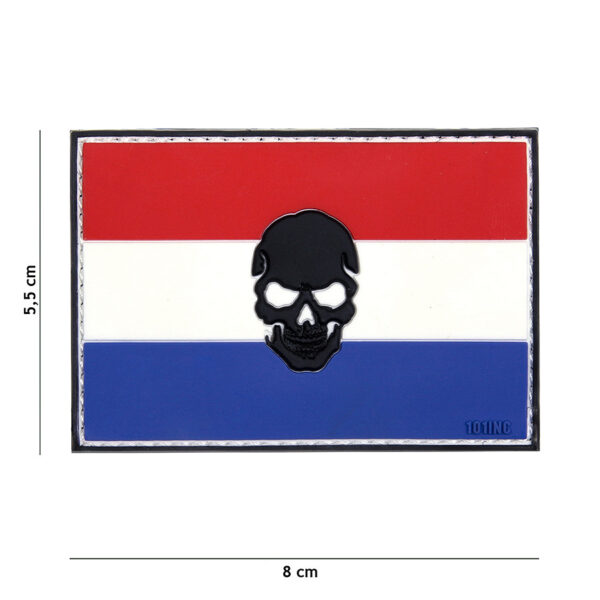 444130 5025 99 01 <p>Voeg een stoere uitstraling toe aan je gear met het 3D PVC Embleem van de Nederlandse vlag met skull (#17013). Dit hoogwaardige embleem is voorzien van een praktische klittenband achterzijde, waardoor het eenvoudig te bevestigen is op jassen, tassen of andere uitrusting. Perfect voor militairen, outdoorliefhebbers of gewoon als opvallende accessoire. Maak je outfit compleet met dit unieke embleem dat zowel stijl als karakter uitstraalt.</p>
