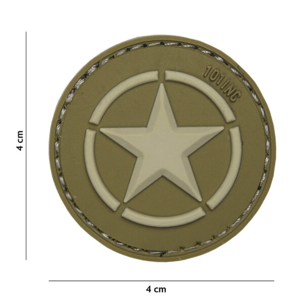 444130 5038 99 01 <p>Dit 3D PVC embleem van een geallieerde ster in groen is perfect voor het personaliseren van militaire uitrusting of outdoor kleding. Dankzij de klittenband aan de achterzijde is het embleem eenvoudig te bevestigen en te verwijderen. Het ontwerp herinnert aan de historische WWII geallieerde voertuigen en biedt een authentieke uitstraling voor verzamelaars en enthousiaste reenactors. Voeg een stukje geschiedenis toe aan je gear!</p>