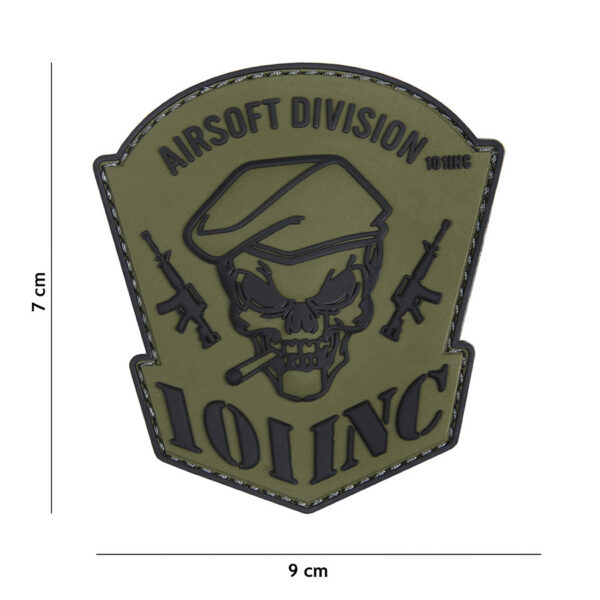 444130 5054 99 01 <p>Ontdek het 3D PVC Embleem Airsoft Division 101 INC in de opvallende kleur groen. Dit hoogwaardige embleem is voorzien van klittenband aan de achterzijde, waardoor het eenvoudig te bevestigen is op kleding of uitrusting. Met zijn robuuste ontwerp is dit embleem perfect voor airsoftliefhebbers die hun uitrusting willen personaliseren en een professionele uitstraling willen creëren. Een must-have accessoire voor elke fan van het airsoftteam!</p>