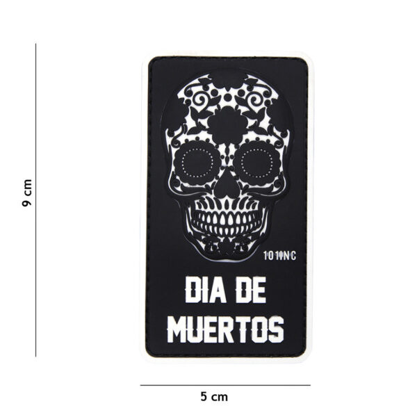 444130 5061 99 01 <p>Voeg een unieke flair toe aan je uitrusting met het Embleem 3D PVC Dia de Muertos in zwart (#16012). Dit stijlvolle embleem is vervaardigd uit duurzaam PVC en voorzien van een praktische klittenbandsluiting aan de achterzijde, waardoor het eenvoudig te bevestigen is aan verschillende oppervlakken. Perfect voor het personaliseren van kleding, tassen of uitrusting, dit embleem is een must-have voor elke liefhebber van de Dia de Muertos-cultuur.</p>