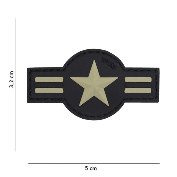 444130 5063 99 01 <p>Ontdek het 3D PVC Embleem van de U.S. Air Force in coyote kleur (#18076), perfect voor het personaliseren van je militaire en outdoor uitrusting. Dit hoogwaardige embleem is voorzien van een stevige klittenband achterkant, waardoor het eenvoudig op kleding of uitrusting te bevestigen is. Voeg een stoere touch toe aan je gear met dit authentieke embleem en laat je militaire stijl spreken.</p>