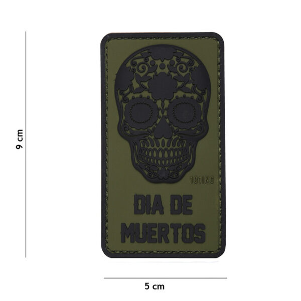 444130 5070 99 01 <p>Breng een unieke flair aan je uitrusting met het Embleem 3D PVC Dia de Muertos in groen (#16014). Dit stijlvolle embleem is vervaardigd van duurzaam PVC en beschikt over een handige klittenband aan de achterzijde, waardoor het eenvoudig te bevestigen is aan kleding of accessoires. Perfect voor liefhebbers van militaire en outdoor activiteiten die een persoonlijk tintje aan hun gear willen geven. Maak een statement met dit opvallende embleem!</p>