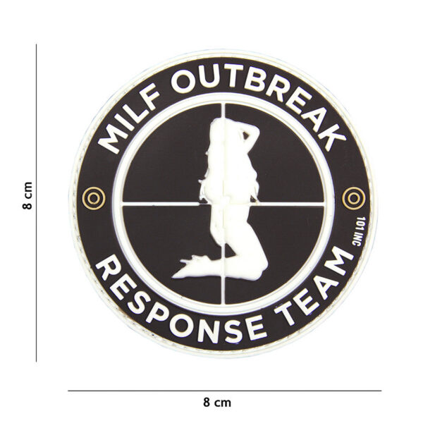 444130 5080 99 01 <p>Ontdek ons unieke 3D PVC embleem 'Milf Outbreak' in zwart, perfect voor het personaliseren van jouw uitrusting. Dit embleem is voorzien van een klittenband aan de achterzijde, waardoor het eenvoudig te bevestigen is aan kleding, tassen of andere accessoires. Met zijn opvallende design is het een echte eyecatcher voor elke outdoor- of militaire liefhebber. Voeg een vleugje stijl toe aan jouw gear met dit hoogwaardige embleem!</p>
