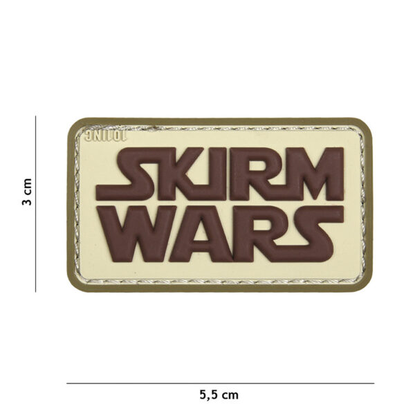 444130 5108 99 01 <p>Voeg een stoere touch toe aan je uitrusting met het Embleem 3D PVC Skirm Wars in coyote kleur. Dit hoogwaardige embleem is vervaardigd van duurzaam PVC en is voorzien van klittenband aan de achterzijde, waardoor het eenvoudig op verschillende stoffen kan worden bevestigd. Ideaal voor militaire activiteiten, outdoor avonturen of als opvallende toevoeging aan je collectie. Geef je gear een unieke uitstraling met dit stijlvolle embleem.</p>