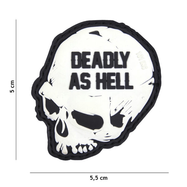 444130 5122 99 01 <p>Het Embleem 3D PVC Deadly as Hell in wit is een opvallende toevoeging aan uw militaire of outdoor uitrusting. Dit hoogwaardige PVC-embleem is voorzien van een stevige klittenband achterzijde, waardoor het eenvoudig op verschillende stoffen kan worden bevestigd. Met zijn unieke ontwerp en krachtige boodschap is dit embleem perfect voor het personaliseren van uw gear of uitrusting. Voeg een stoere uitstraling toe aan uw outfit met dit duurzame en veelzijdige embleem.</p>