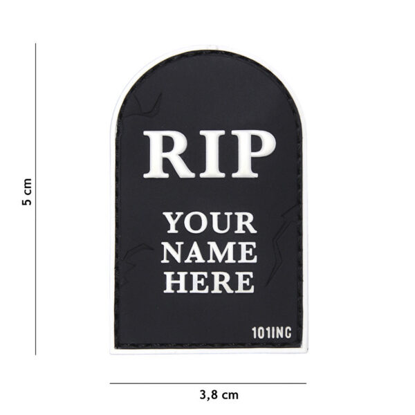 444130 5140 99 01 <p>Het Embleem 3D PVC RIP in zwart (#18025) is een duurzaam en veelzijdig accessoire voor je militaire of outdoor uitrusting. Dit hoogwaardige PVC-embleem is voorzien van een klittenband aan de achterzijde, waardoor het eenvoudig te bevestigen is op verschillende stoffen en materialen. Met zijn opvallende 3D-design voegt het niet alleen een unieke uitstraling toe aan je gear, maar biedt het ook de mogelijkheid om je persoonlijke stijl of een boodschap uit te drukken. Perfect voor op rugzakken, kleding of andere uitrusting.</p>