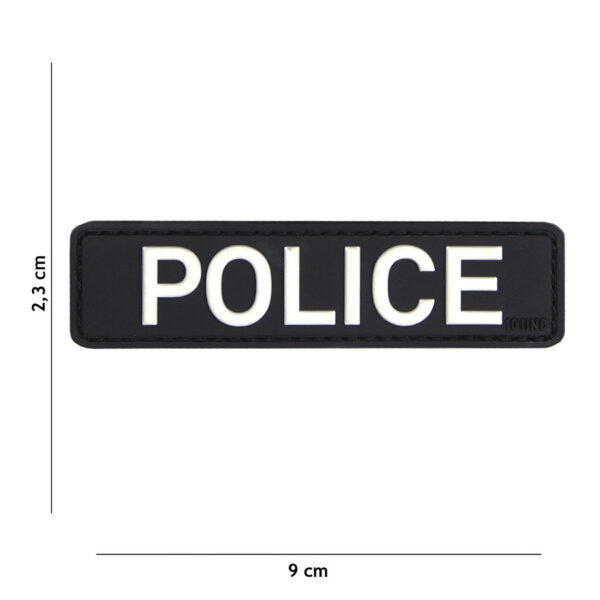 444130 5147 99 01 <p>Het 3D PVC Police embleem in de kleur zwart (#18036) is een robuuste en duurzame toevoeging aan uw uitrusting. Dit embleem is vervaardigd van hoogwaardig PVC en beschikt over een praktische klittenband aan de achterzijde, waardoor het eenvoudig te bevestigen is op kleding of uitrusting. Ideaal voor politie- en veiligheidsprofessionals, evenals voor outdoor-enthousiastelingen die functionaliteit en stijl combineren. Een must-have voor elke serieuze verzamelaar of gebruiker.</p>