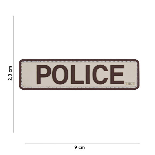 444130 5149 99 01 <p>Het Embleem 3D PVC Police beige #18038 is een hoogwaardig embleem dat perfect is voor elke politie- of veiligheidsoutfit. Gemaakt van duurzaam PVC, beschikt dit embleem over een praktische klittenband aan de achterzijde, waardoor het eenvoudig te bevestigen en verwijderen is. Dit embleem voegt niet alleen een professionele uitstraling toe aan uw uitrusting, maar biedt ook een herkenbaar symbool van autoriteit en veiligheid. Ideaal voor zowel professionals als liefhebbers van tactische uitrusting.</p>