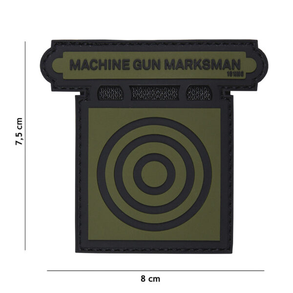 444130 5180 99 01 <p>Voeg een stoere touch toe aan je uitrusting met het 3D PVC Embleem Machine Gun Marksman in groen (#17075). Dit hoogwaardige embleem is voorzien van klittenband aan de achterzijde, waardoor het eenvoudig te bevestigen is op jassen, rugzakken of andere uitrusting. Perfect voor militaire en outdoor liefhebbers die hun stijl willen personaliseren. Dit embleem is niet alleen een opvallende toevoeging, maar ook een symbool van vakmanschap en avontuur.</p>