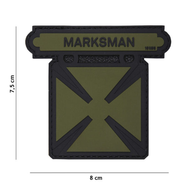 444130 5182 99 01 <p>Dit hoogwaardige 3D PVC embleem 'Marksman' in de kleur groen (#17080) is perfect voor het personaliseren van uw kleding of uitrusting. Met een handige klittenband aan de achterzijde bevestigt u het embleem eenvoudig en veilig. Dit embleem is niet alleen stijlvol, maar ook duurzaam en bestand tegen de elementen, waardoor het een uitstekende keuze is voor zowel militaire als outdoor toepassingen. Voeg een uniek accent toe aan uw gear met dit veelzijdige embleem.</p>