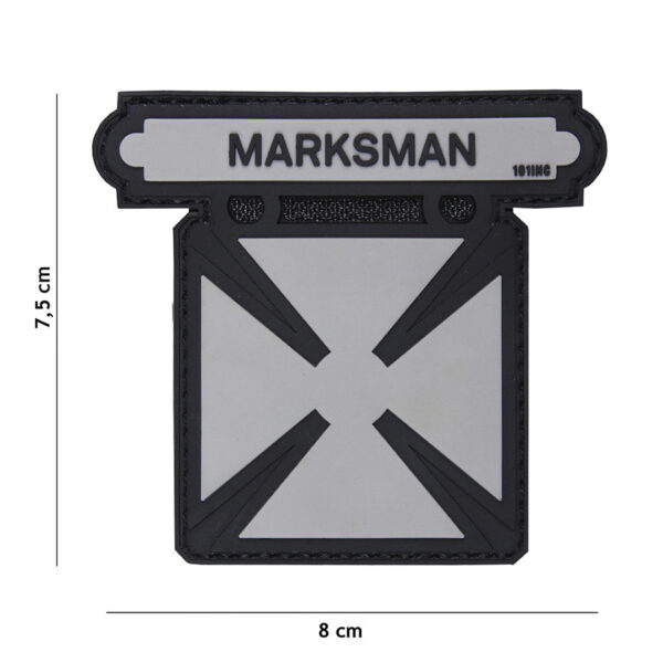 444130 5183 99 01 <p>Het Embleem 3D PVC Marksman in grijs (#17082) is een hoogwaardige en duurzame toevoeging aan uw militaire of outdoor uitrusting. Dit embleem is vervaardigd uit stevig PVC en is voorzien van klittenband aan de achterzijde voor eenvoudige bevestiging op kleding of uitrusting. Met zijn gedetailleerde ontwerp en robuuste uitstraling is het een perfecte keuze voor iedereen die zijn stijl wil accentueren of zijn teamidentiteit wil tonen.</p>