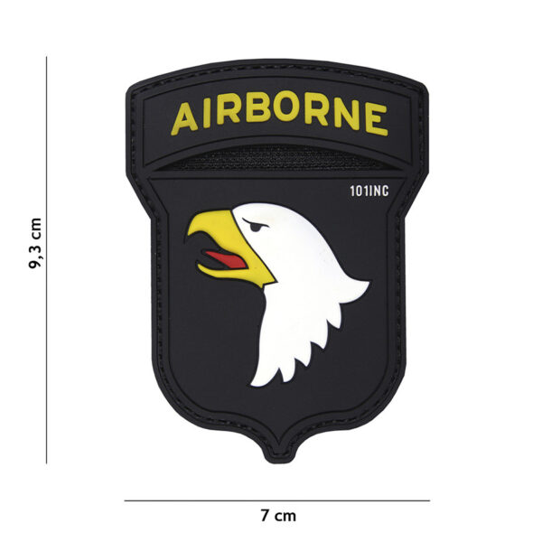 444130 5187 99 01 <p>Het 3D PVC embleem van de 101st Airborne Division, ook wel bekend als de 'Screaming Eagles', is een hoogwaardige patch met klittenband aan de achterzijde. Dit embleem symboliseert de geschiedenis en de elite-status van deze gespecialiseerde luchtlandingsdivisie van het Amerikaanse leger, die beroemd is vanwege zijn rol in belangrijke militaire operaties. Perfect voor op kleding, rugzakken of als verzamelitem voor militaire enthousiastelingen.</p>