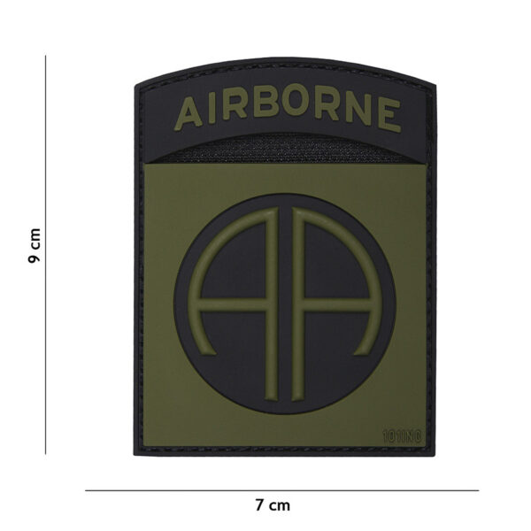 444130 5196 99 01 <p>Dit 3D PVC embleem van de 82nd Airborne Division in groen is ideaal voor militaire en outdoor fans. Met klittenband aan de achterzijde is het eenvoudig te bevestigen aan kleding of uitrusting. De 82nd Airborne, bekend om zijn parachute operaties, heeft een rijke geschiedenis en staat bekend als een van de best getrainde infanteriedivisies ter wereld. Dit embleem is een perfecte aanvulling voor elke collectie of als eerbetoon aan de moed en inzet van de troepen.</p>
