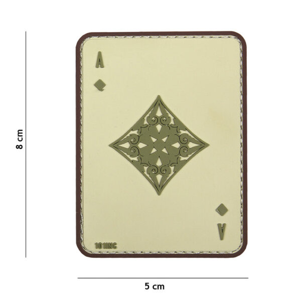 444130 5203 99 01 <p>Het Embleem 3D PVC ruiten aas coyote #19013 is een veelzijdig en stijlvol accessoire voor elke outdoor- en militaire uitrusting. Dit hoogwaardige embleem is vervaardigd uit duurzaam PVC en beschikt over een praktische klittenband aan de achterzijde, waardoor het eenvoudig te bevestigen is op verschillende materialen. Voeg een persoonlijk tintje toe aan uw gear met dit unieke embleem dat perfect aansluit bij uw avontuurlijke levensstijl.</p>