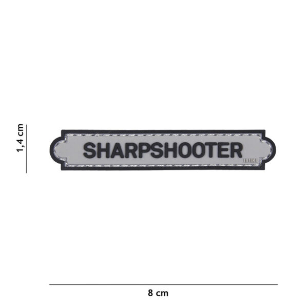 444130 5209 99 01 <p>Het 3D PVC Embleem Sharpshooter tab in grijs is de perfecte toevoeging voor elke militaire of outdoor uitrusting. Dit hoogwaardige embleem is voorzien van een klittenband aan de achterzijde, waardoor het eenvoudig te bevestigen is op jassen, rugzakken of andere uitrusting. Met zijn stoere uitstraling en duurzame materialen is dit embleem niet alleen praktisch, maar ook een stijlvolle manier om je identiteit als sharpshooter te tonen. Voeg dit embleem toe aan je collectie en maak je outfit compleet.</p>