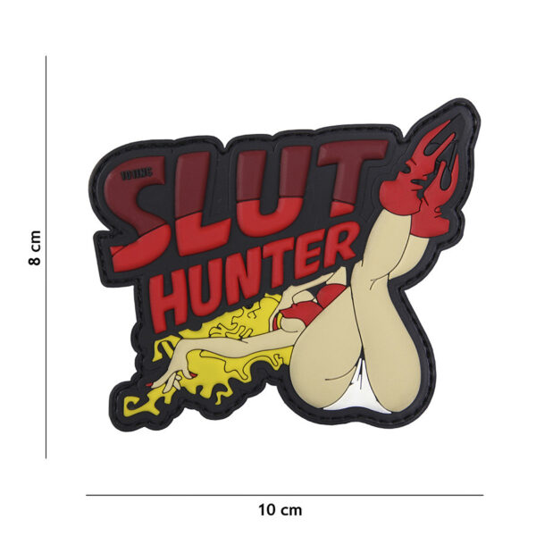 444130 5210 99 01 <p>Voeg een unieke touch toe aan je outfit met het Embleem 3D PVC Slut Hunter in opvallend rood. Dit duurzame embleem is vervaardigd uit hoogwaardig PVC en is voorzien van een handige klittenbandsluiting aan de achterzijde, waardoor het eenvoudig te bevestigen is op kleding of uitrusting. Perfect voor outdoor activiteiten of als onderdeel van je militaire gear, dit embleem is niet alleen een stijlvolle toevoeging, maar ook een statement. Maak je look compleet met dit opvallende accessoire!</p>
