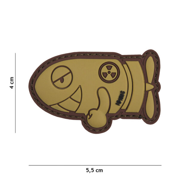 444130 5211 99 01 <p>Het 3D PVC embleem 'Funny torpedo' in coyote kleur is een unieke toevoeging aan uw uitrusting. Dit embleem is voorzien van klittenband aan de achterzijde, waardoor het eenvoudig aan uw kleding of gear kan worden bevestigd. Perfect voor het personaliseren van uw militaire of outdoor uitrusting, biedt dit embleem niet alleen een stijlvolle uitstraling maar ook een vleugje humor. Voeg dit opvallende embleem toe aan uw collectie en maak een statement!</p>