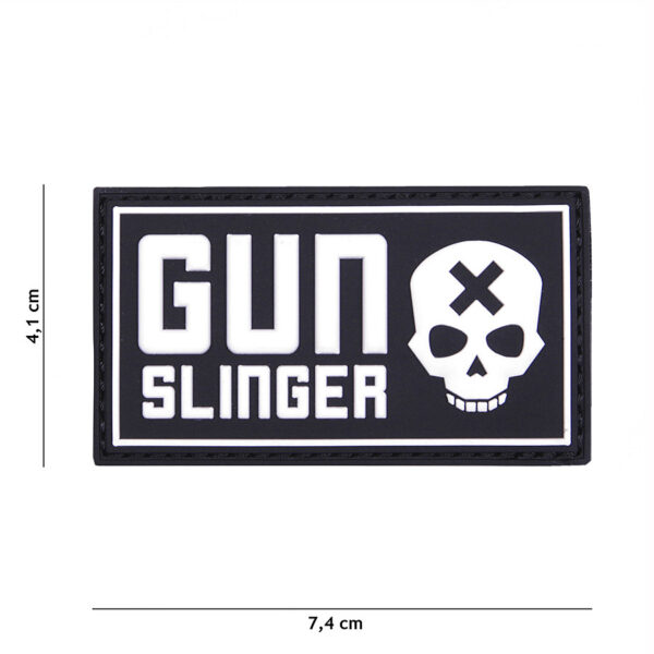 444130 5243 99 01 <p>Voeg een stoere uitstraling toe aan je uitrusting met het 3D PVC Embleem Gun Slinger Skull in zwart (#19021). Dit hoogwaardige embleem is vervaardigd van duurzaam PVC en beschikt over een handige klittenband aan de achterzijde, waardoor het eenvoudig te bevestigen is op verschillende materialen. Perfect voor het personaliseren van je militaire of outdoor gear, dit embleem is een must-have voor elke liefhebber van tactische uitrusting.</p>